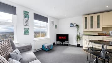 Apartment, Ensuite, City View (First floor Apartment) | Lounge