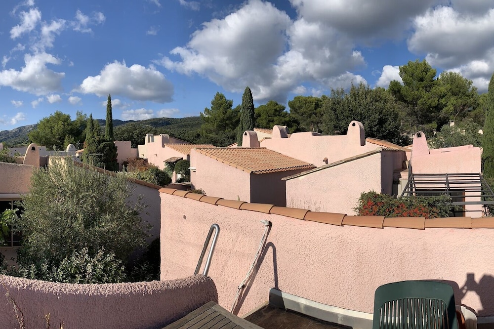 MONT VENTOUX, maisonnette typique provençale