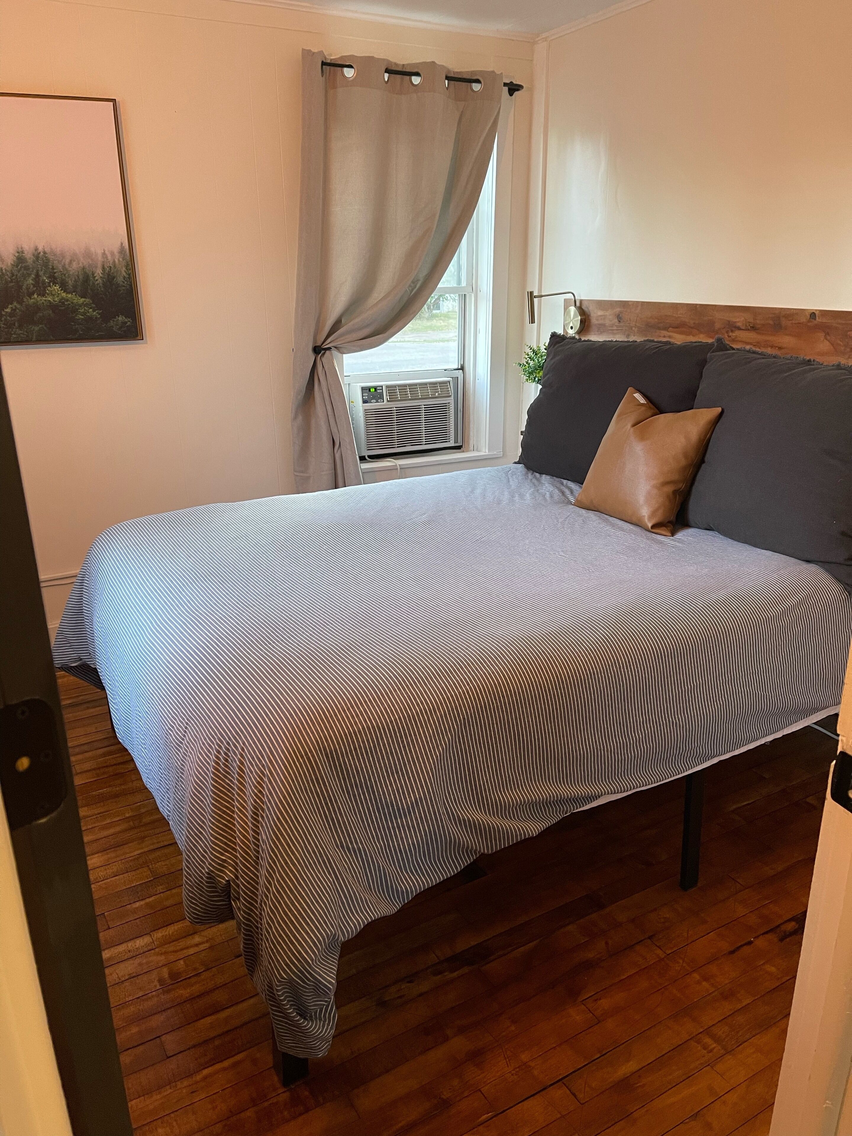 “The Biking Bungalow” only 2 blks from Cuyuna bike trails and downtown Crosby!