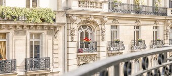 Charming Parisian Apartment in the heart of Paris