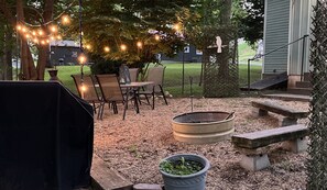 Outdoor dining - Doves Nest Guest House<br> Tranquil & Relaxing  (Ste. Genevieve)