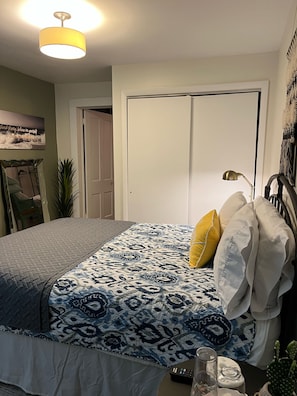 2 bedrooms, desk, iron/ironing board, travel cot