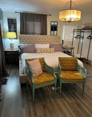 2 bedrooms, desk, iron/ironing board, travel crib