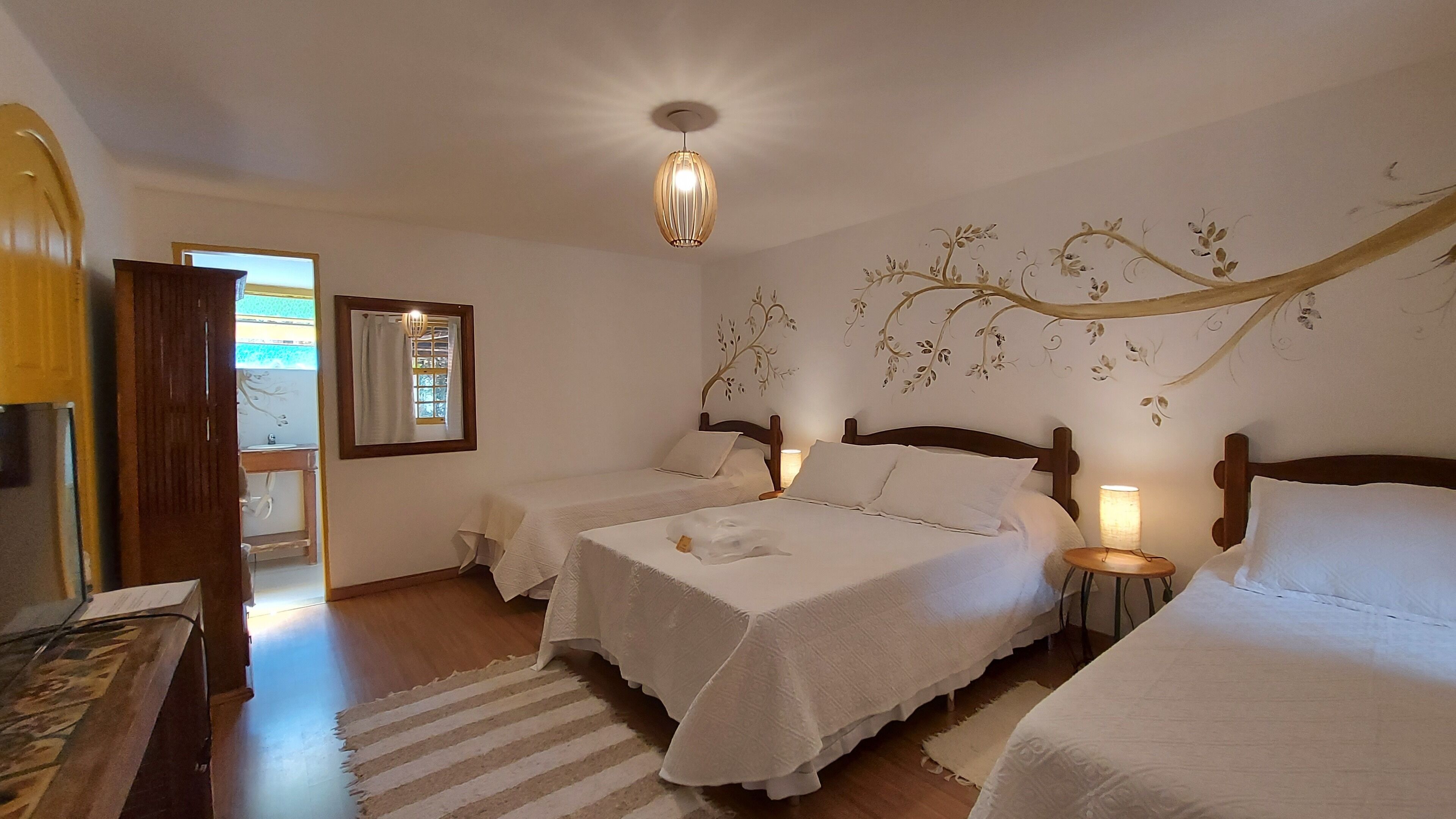 Minibar, free WiFi, bed sheets