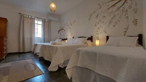 高级四人房 | 迷你吧、免费 WiFi、床单