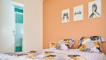 7 chambres, fer et planche à repasser, Wi-Fi, draps fournis