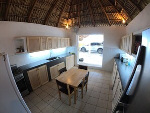 Fridge, microwave, oven, stovetop - A Natural Paradise in the Pacific coast (taxisco)