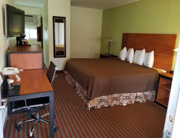 1 bedroom, in-room safe, desk, iron/ironing board