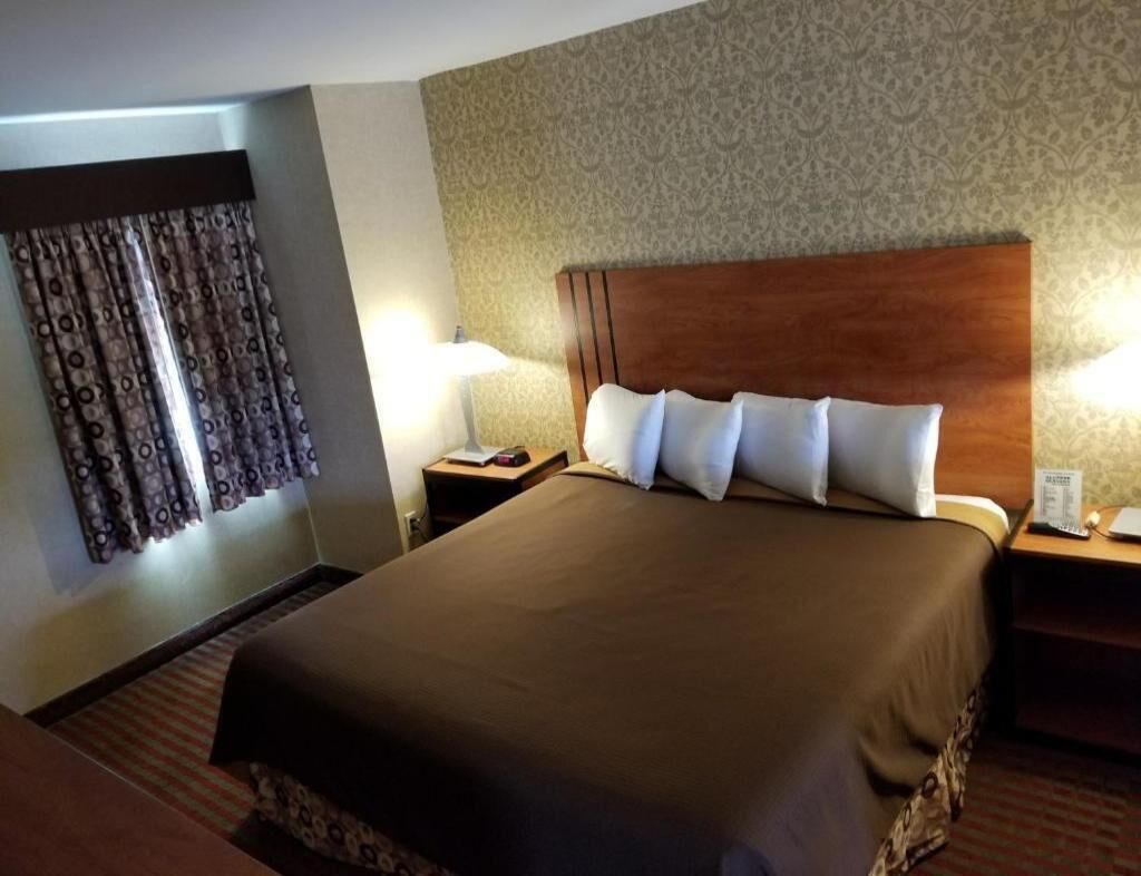 1 bedroom, in-room safe, desk, iron/ironing board