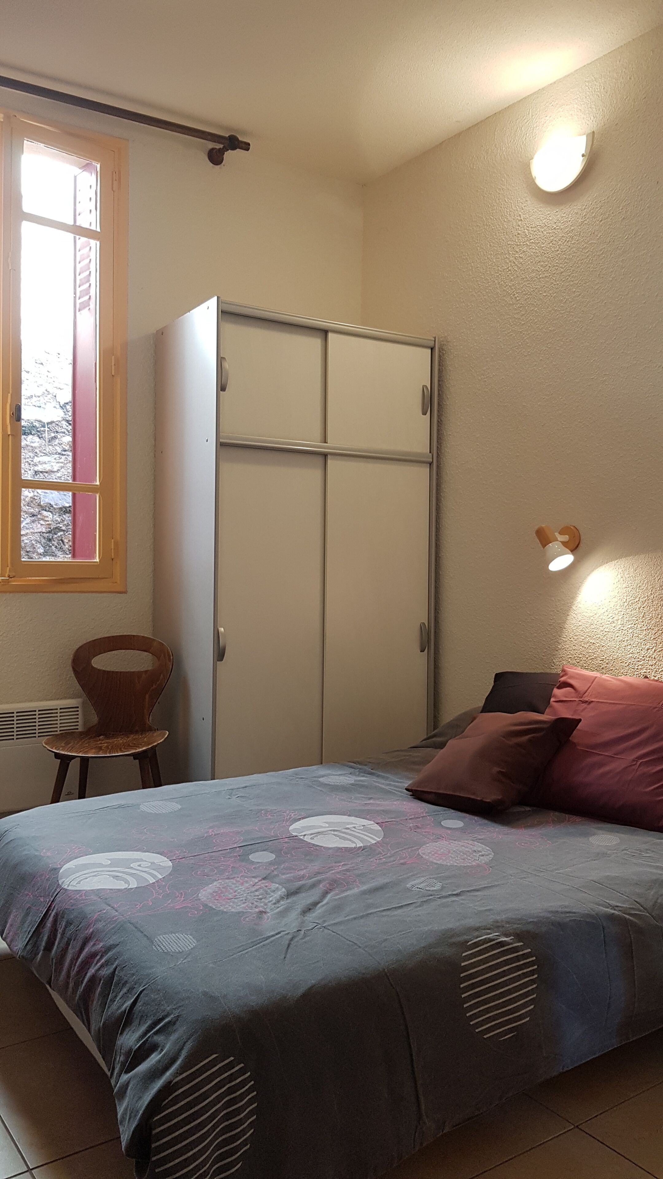 2 chambres, lit parapluie, draps fournis