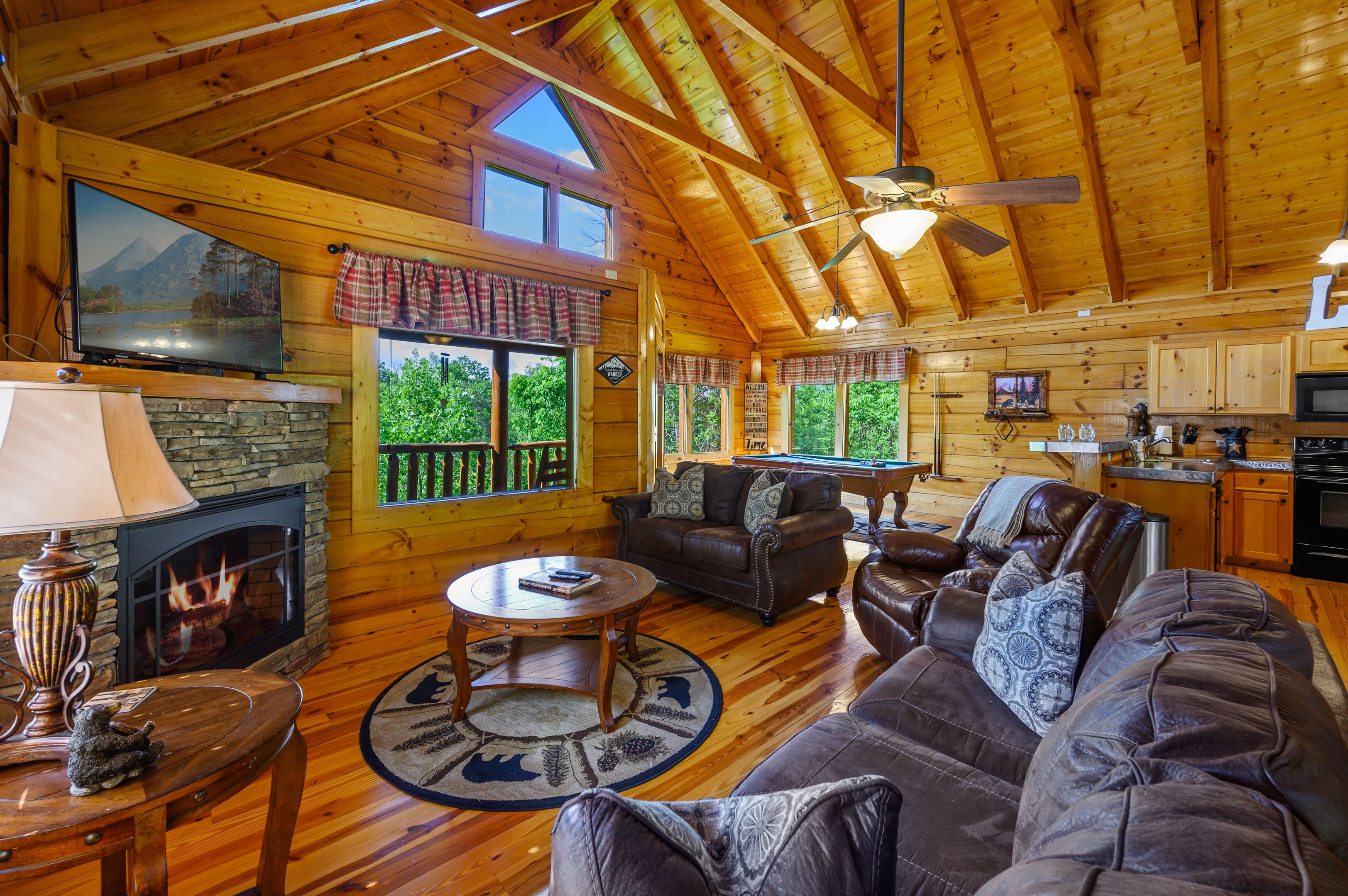 Spacious Family Cabin in a Resort Setting! 2 Decks~3 Beds~Pool Table