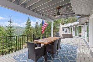 屋外ダイニングエリア