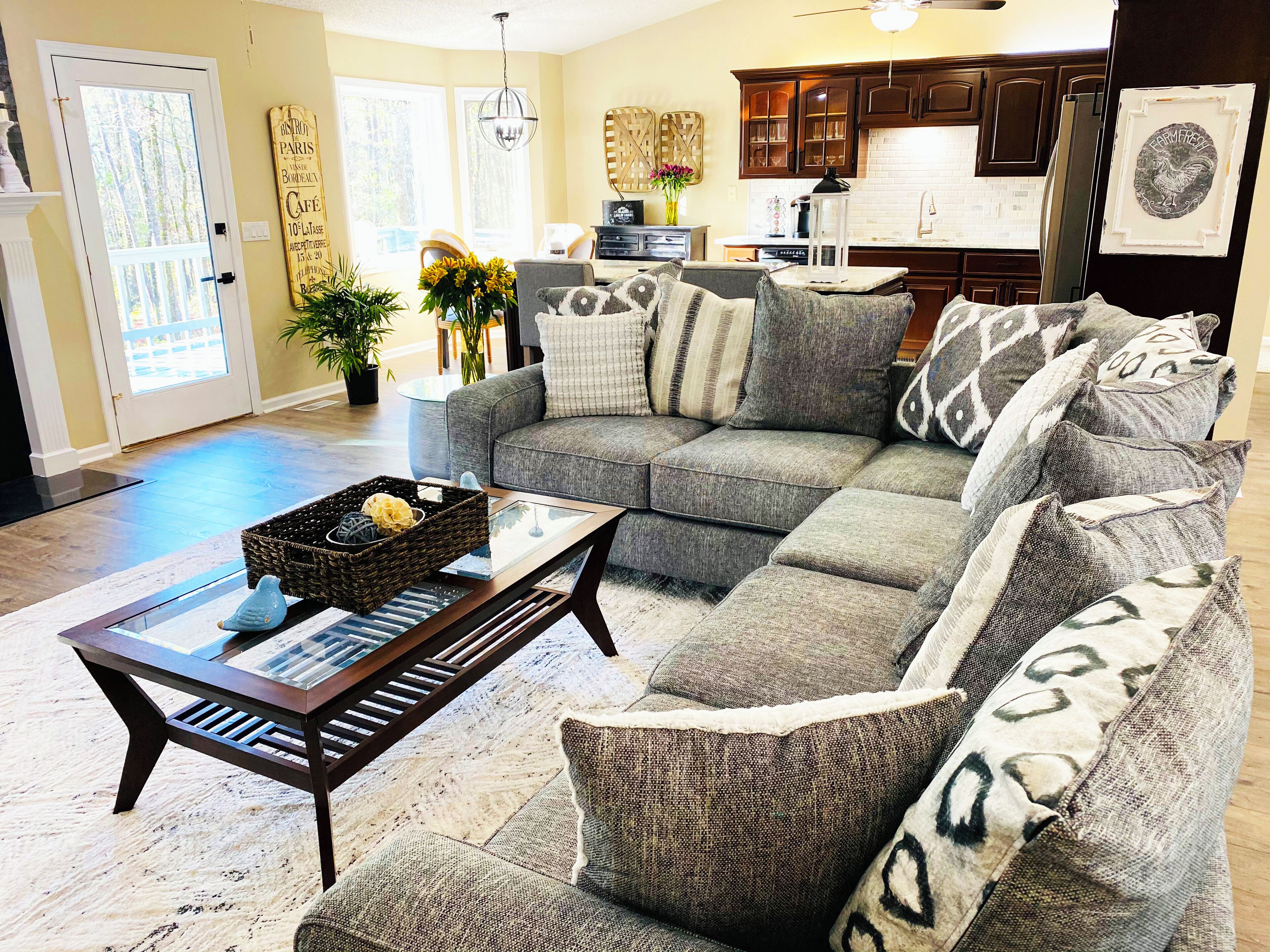 Cozy, plush getaway near Lake Coronado