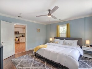 2 bedrooms, iron/ironing board, WiFi, bed sheets - Heated Pool Access, walk to beach and the park (Tybee Island)