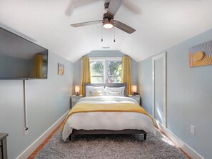 1 makuuhuone, kannettavalle tietokoneelle sopiva työtila