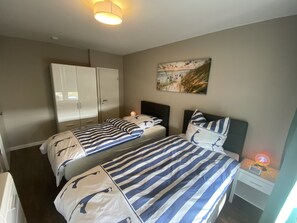 2 Schlafzimmer, BĂŒgeleisen/BĂŒgelbrett, Reisekinderbett, kostenloses WLAN