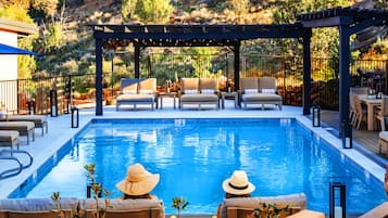 Een verwarmd zwembad