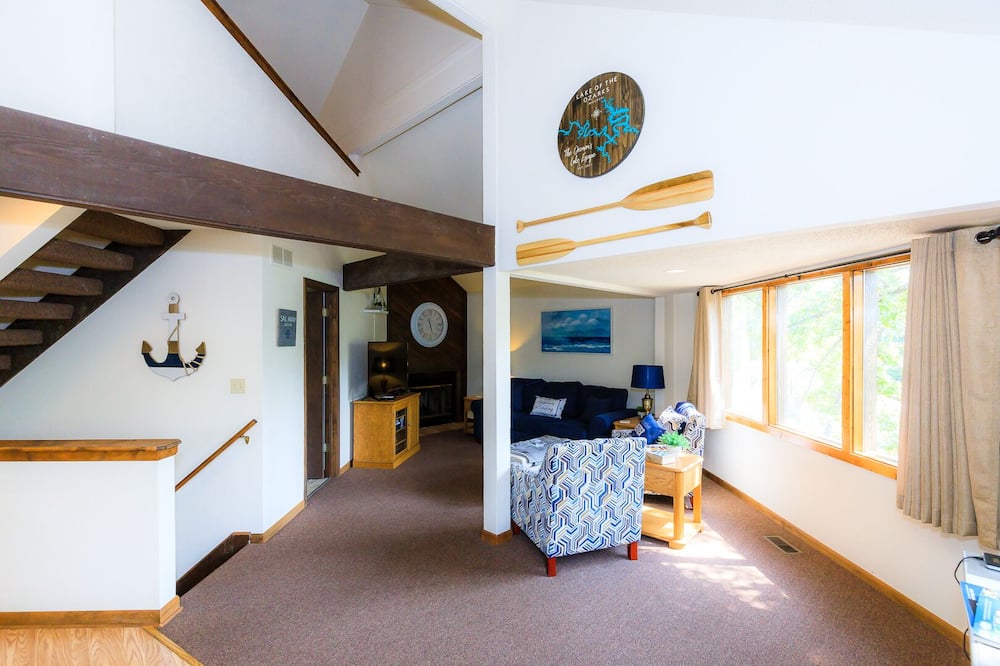 Adventure Awaits Villa in Osage Beach, with Boat slip