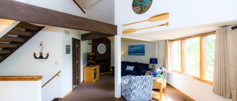 Smart TV, chimenea y reproductor de DVD