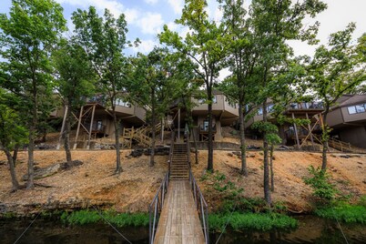 Adventure Awaits, Private Stand-alone Villa with Boat slip