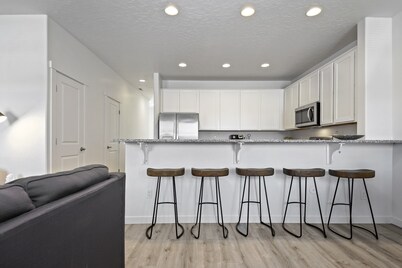 Sleek, Like-New, Sparkling Clean Townhome!