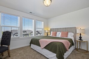 2 slaapkamers, een strijkplank/strijkijzer, reisbedje, gratis wifi