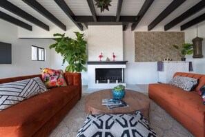 Smart TV, fireplace, printers - Come stay at a Very Special Place (Los Angeles)