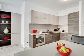 Réfrigérateur, four, plaque de cuisson, lave-vaisselle