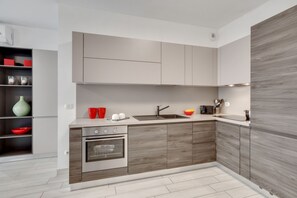 Réfrigérateur, four, plaque de cuisson, lave-vaisselle