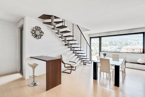 Interior - GuestHost - La Perla apartment is located in a newly built condominium, located in a panoramic residential area of Como, on the border with Cernobbio. The location is highly suggested for exploring both the city and the villages on the western coast of (Como)