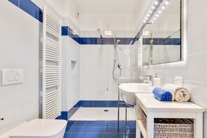 Badekar, hårføner og bidé