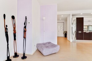 Interior - GuestHost - La Perla apartment is located in a newly built condominium, located in a panoramic residential area of Como, on the border with Cernobbio. The location is highly suggested for exploring both the city and the villages on the western coast of (Como)
