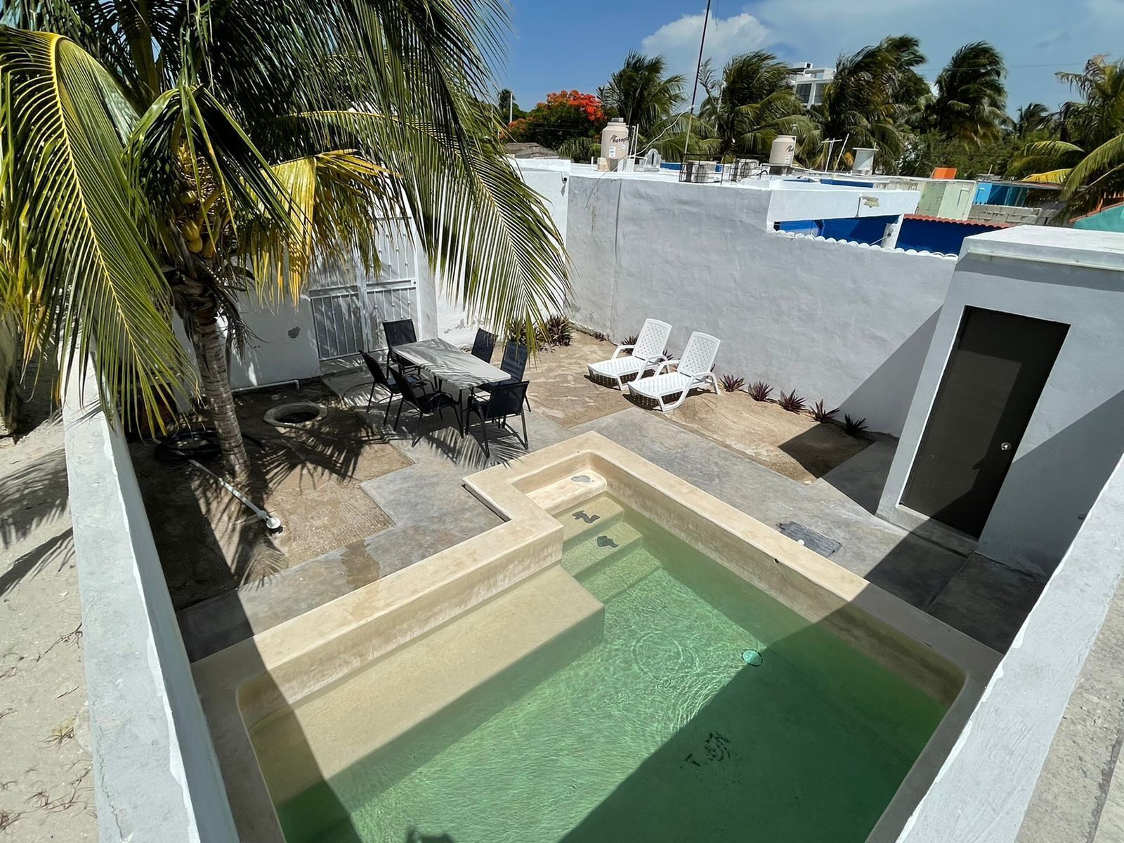 House with Pool in chixchulub 100 m from the beach 