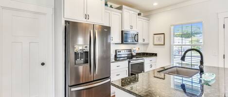 Hus - 3 soveværelser | Privat køkken | Køleskab/fryser i fuld størrelse, mikrobølgeovn, ovn, kogeplade