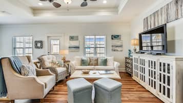 House, 3 Bedrooms | Living area | 32-inch flat-screen TV with cable channels, TV