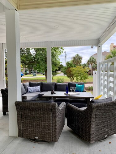 Hello Sunshine - 4 Bedroom 2nd row Beach House - Sleeps 14 *Heated Pool and Spa