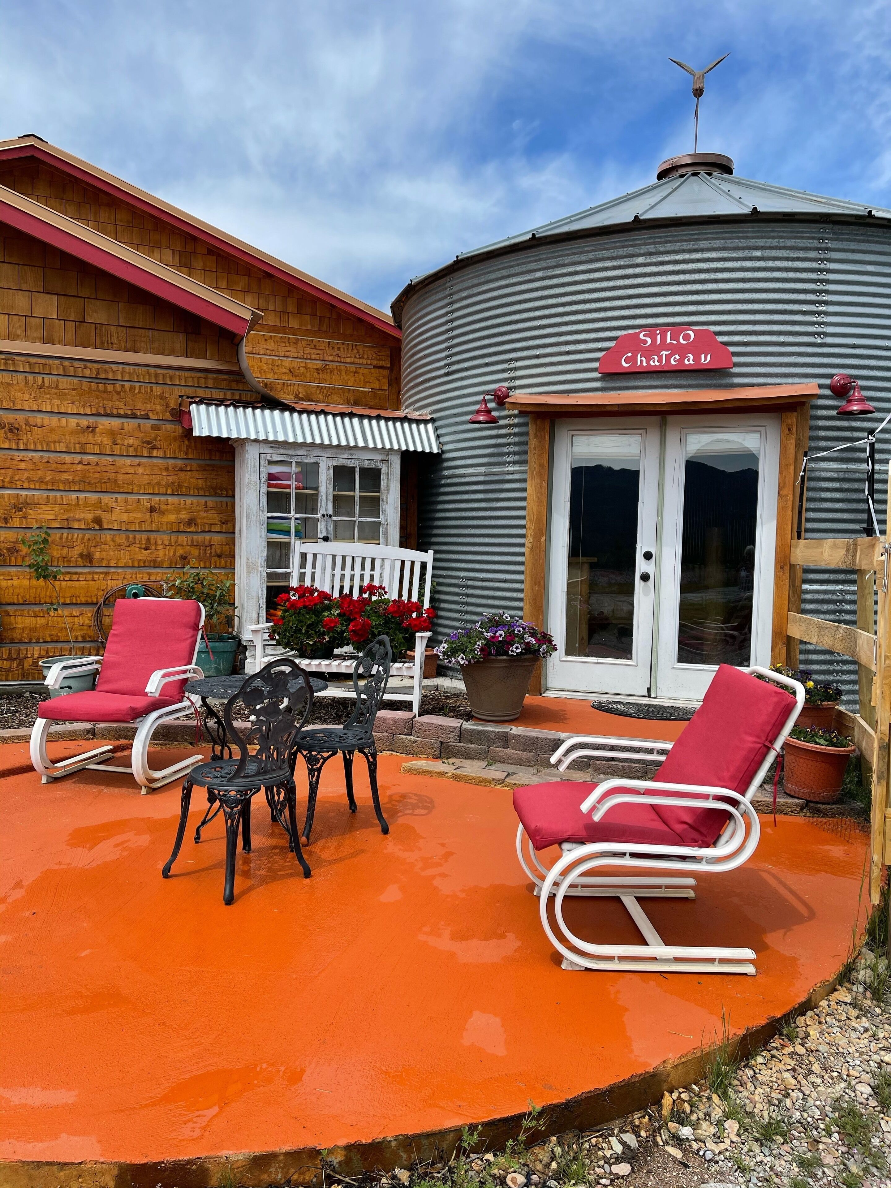 THE SILO CHATEAU<br> Sleep in a glamorous grain silo, on the Clark Fork River in MT