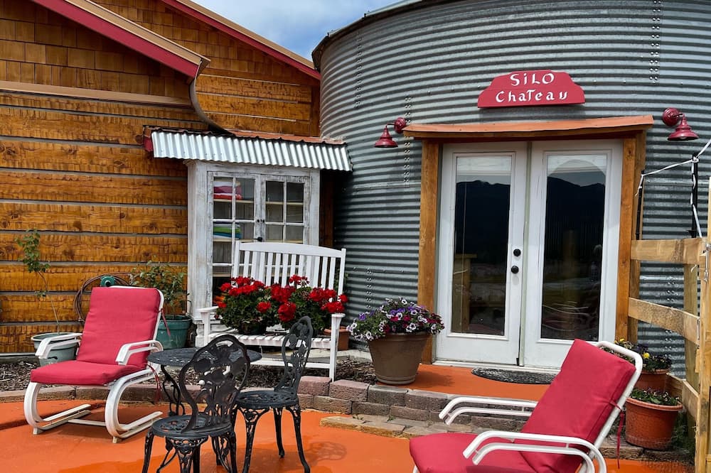 THE SILO CHATEAU<br> Sleep in a glamorous grain silo, on the Clark Fork River in MT