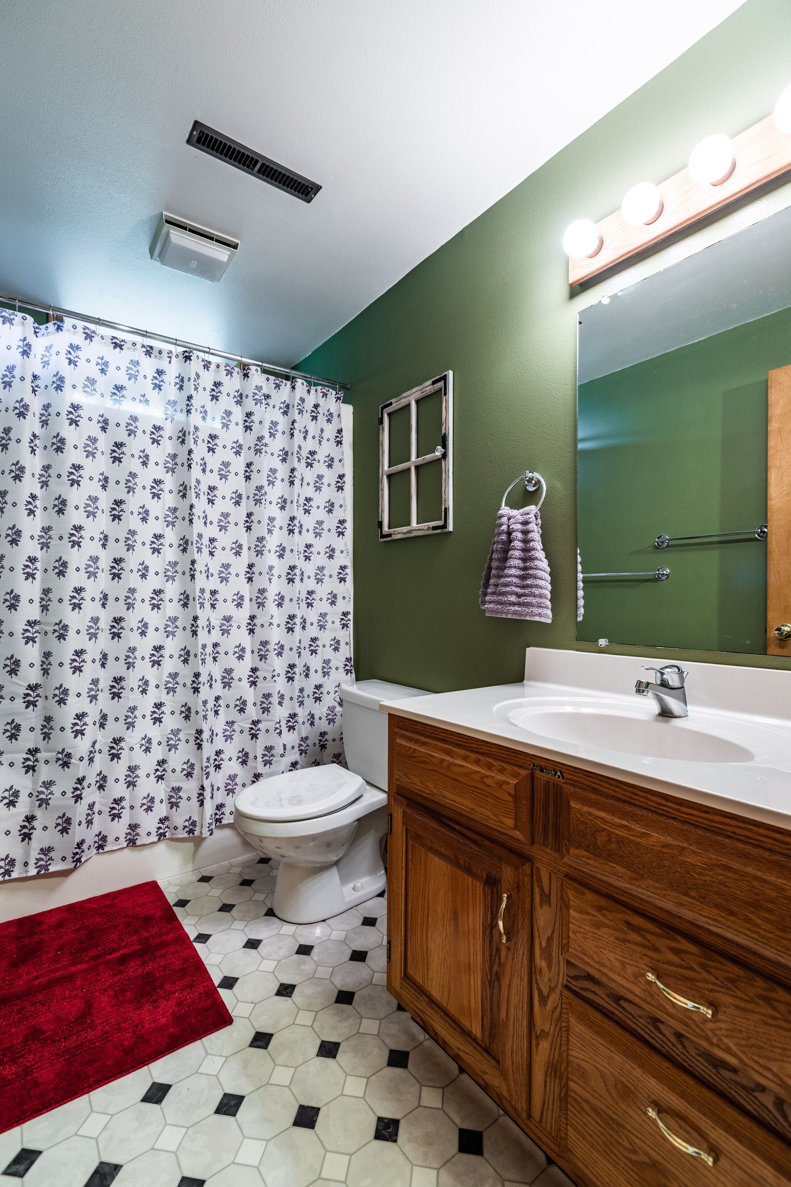 Combined shower/tub, hair dryer, towels, soap