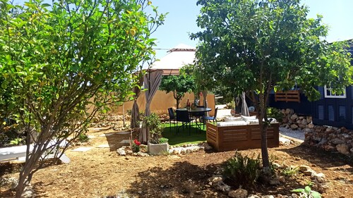 Tiny House With Sharing Pool & gym