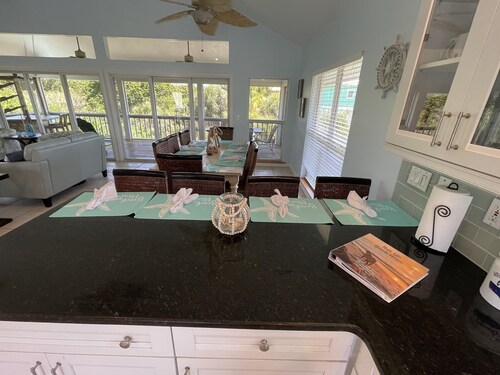 Sun, Sand, & No Cars Unplug Island Beach House Sleeps 12 Walk To Beach