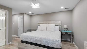 3 bedrooms, desk, iron/ironing board, free WiFi