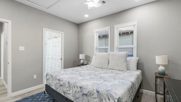 3 bedrooms, desk, iron/ironing board, free WiFi