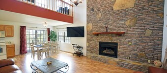 Spacious Family Mountain Gem Nestled in Nature-5 min to Historic Murphy! 