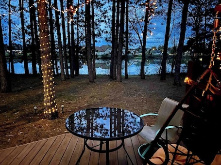 Restaurante al aire libre. Lakeshore Lily Pad