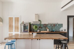 Fridge, oven, coffee/tea maker, cookware/dishes/utensils