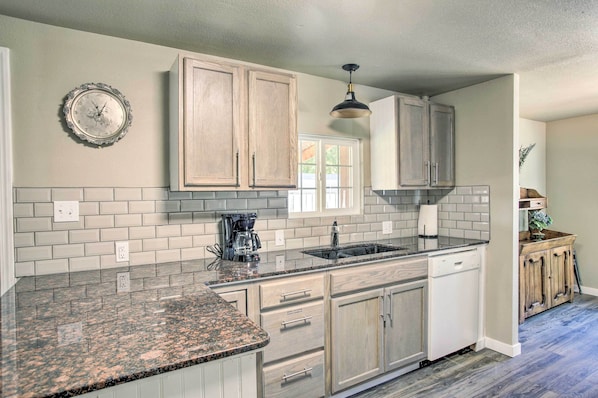 Fridge, microwave, stovetop, dishwasher