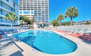 Piscine couverte, piscine extérieure