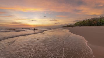 Beach nearby, white sand, beach bar