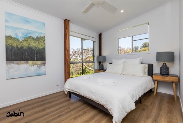 2 bedrooms, desk, iron/ironing board, WiFi